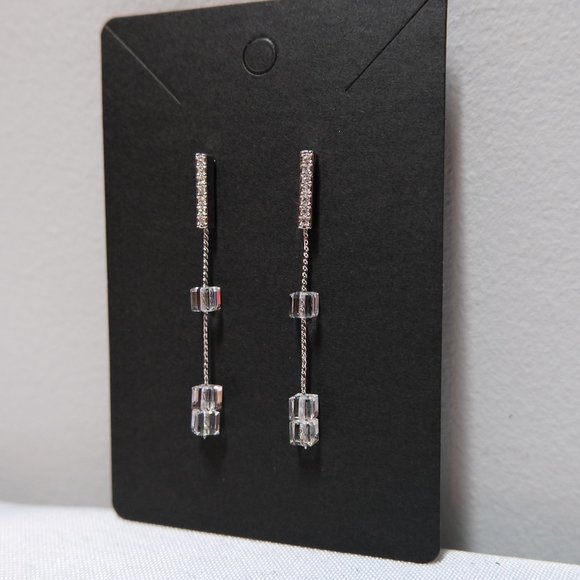 STUNNING Crystal Cube Dangling Earrings - Picture 1 of 3